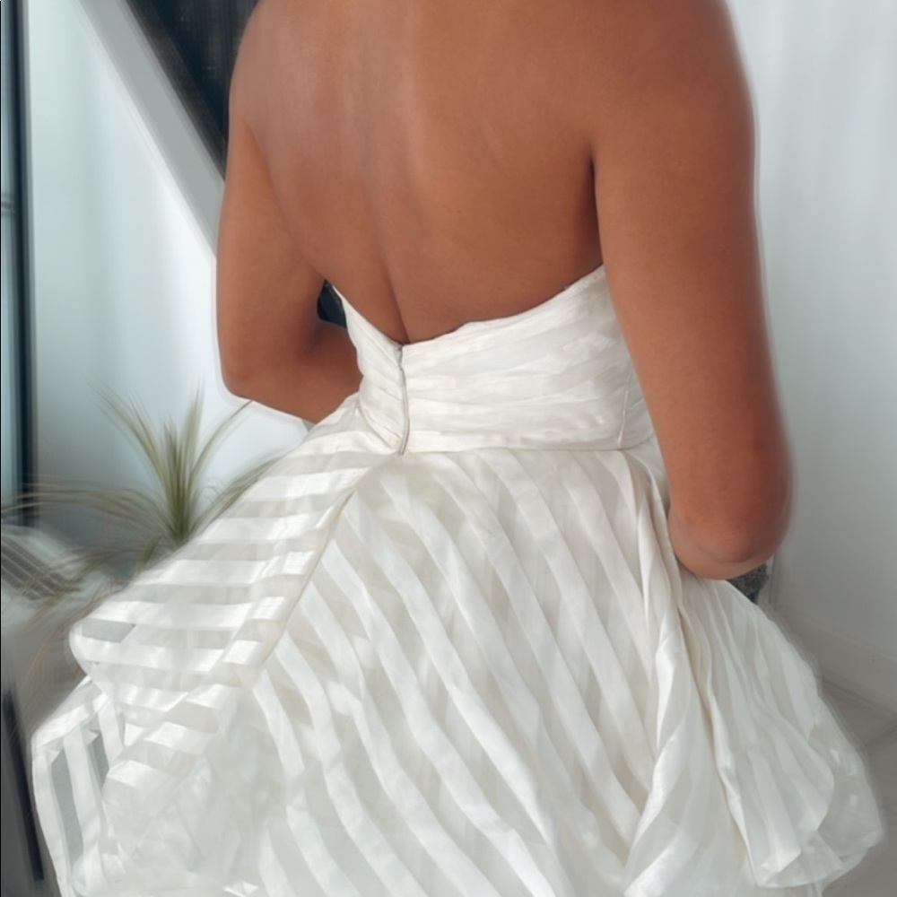 Hayley Paige Guindon Wedding Dress 2 of 2 posts - Picture 11 of 14